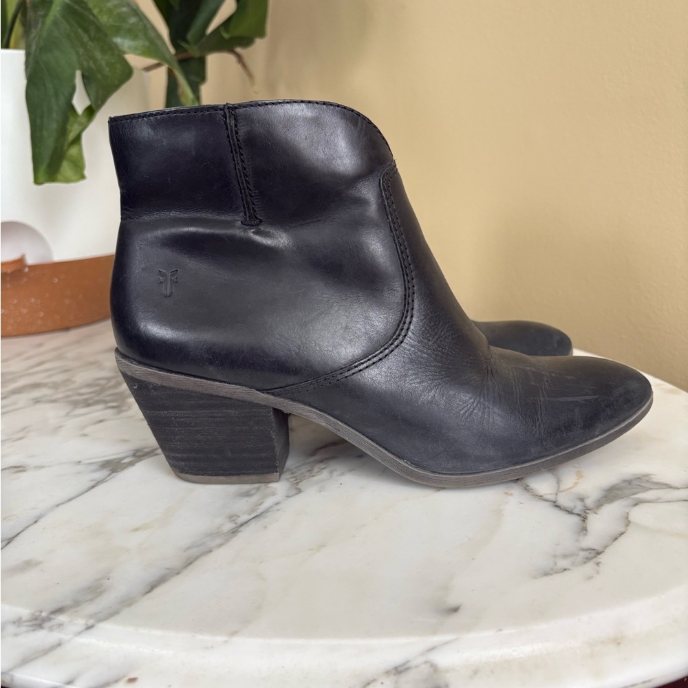 FRYE Boots Jennifer Womens 7.5M  Leather Zip Side Ankle Booties Black